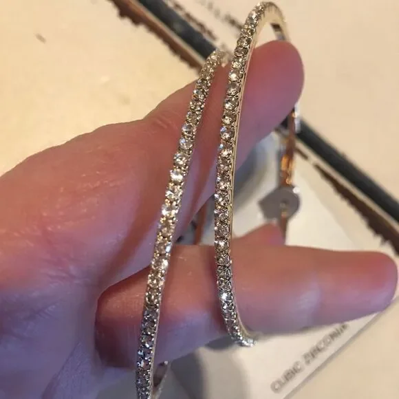 Large gold hoop earrings cubic zirconia - Picture 4 of 5